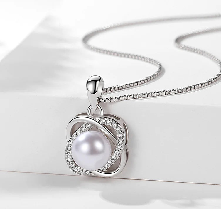 Four Leaf Clover Pearl Necklace Clavicle Chain Pendant